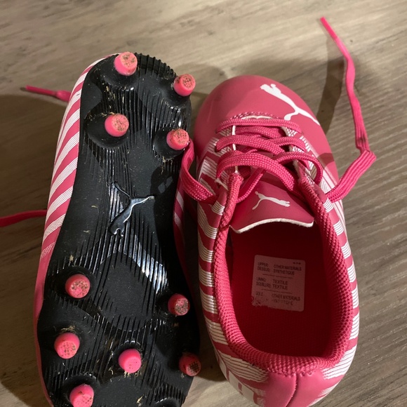 PUMA youth soccer cleats - Picture 3 of 3